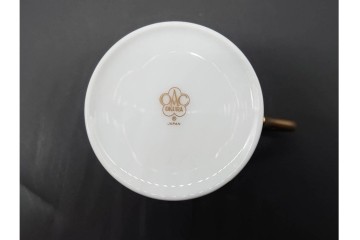 大倉陶園(OKURA/OAC)　碗皿ごよみ12ヶ月　松(睦月)　伸びやかな松葉文と金彩が目を引くカップ&ソーサー　外箱付き　(R-091195)