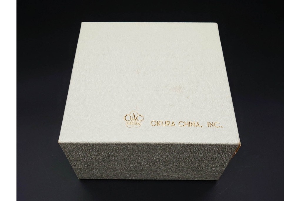 大倉陶園(OKURA/OAC)　碗皿ごよみ12ヶ月　松(睦月)　伸びやかな松葉文と金彩が目を引くカップ&ソーサー　外箱付き　(R-091195)