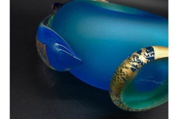 黒木国昭　金彩象嵌　「光琳」　青く澄んだ色彩と金彩が美しいガラス花器　(R-091196)