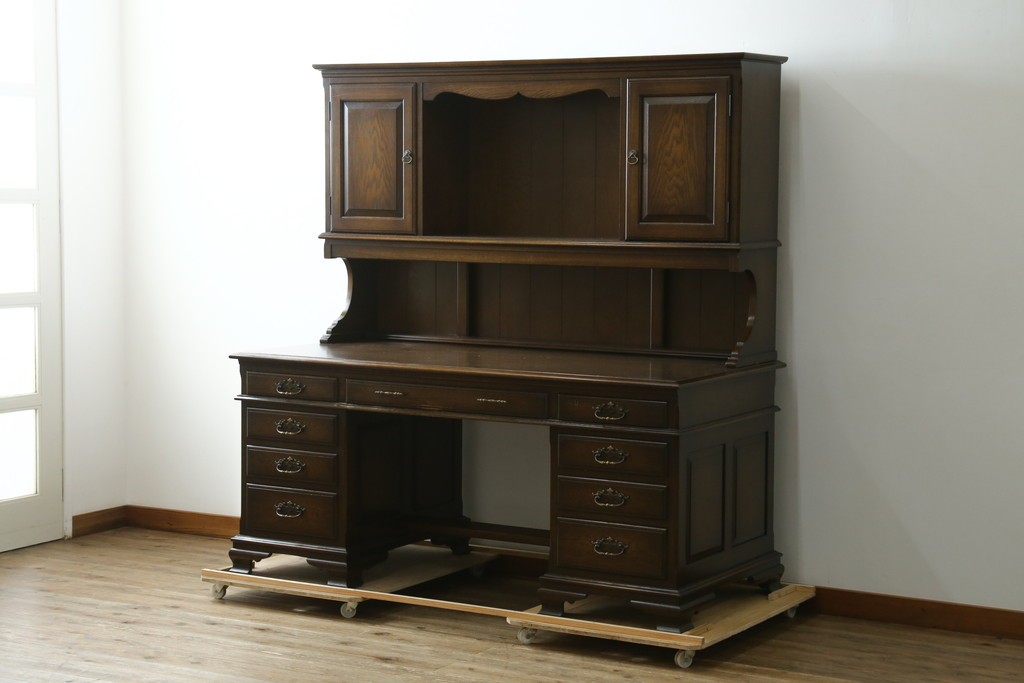 中古　横浜クラシック家具　ノックオンウッド(knockonwood)　ナラ材　収納力に優れた重厚なハッチトップ(上棚)付き両袖デスク　定価約100万円　(R-091202)