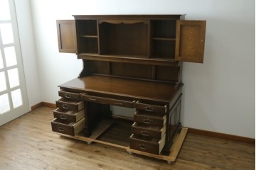中古　横浜クラシック家具　ノックオンウッド(knockonwood)　ナラ材　収納力に優れた重厚なハッチトップ(上棚)付き両袖デスク　定価約100万円　(R-091202)