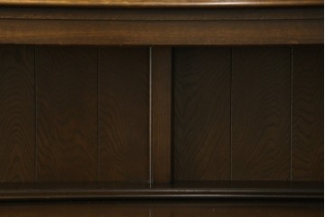中古　横浜クラシック家具　ノックオンウッド(knockonwood)　ナラ材　収納力に優れた重厚なハッチトップ(上棚)付き両袖デスク　定価約100万円　(R-091202)