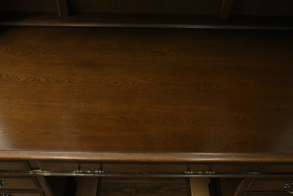 中古　横浜クラシック家具　ノックオンウッド(knockonwood)　ナラ材　収納力に優れた重厚なハッチトップ(上棚)付き両袖デスク　定価約100万円　(R-091202)