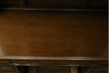 中古　横浜クラシック家具　ノックオンウッド(knockonwood)　ナラ材　収納力に優れた重厚なハッチトップ(上棚)付き両袖デスク　定価約100万円　(R-091202)