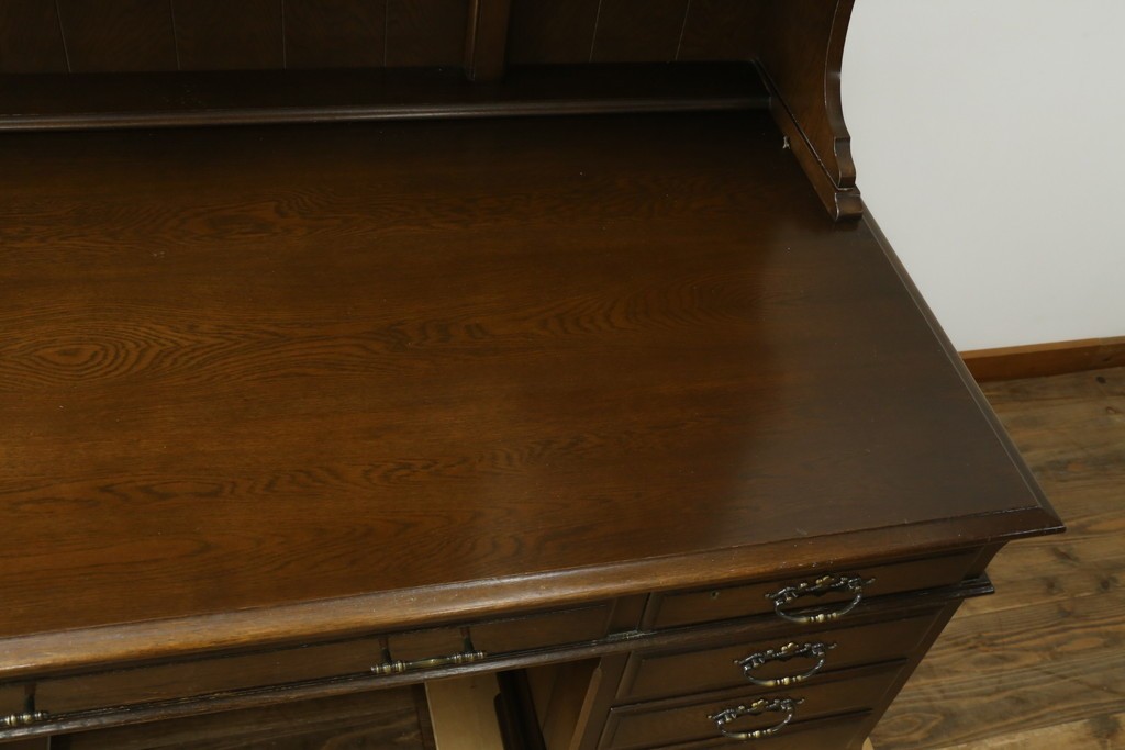 中古　横浜クラシック家具　ノックオンウッド(knockonwood)　ナラ材　収納力に優れた重厚なハッチトップ(上棚)付き両袖デスク　定価約100万円　(R-091202)