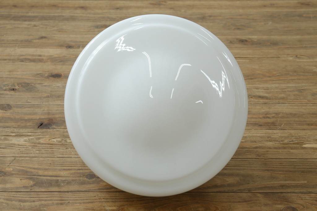 中古　ドーム型　ぽってりとした乳白色ガラスシェードが愛らしいペンダントライト　(R-091203)