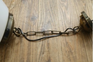 中古　ドーム型　ぽってりとした乳白色ガラスシェードが愛らしいペンダントライト　(R-091203)