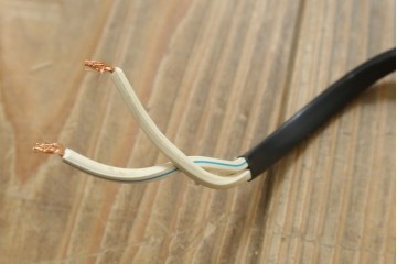 中古　ドーム型　ぽってりとした乳白色ガラスシェードが愛らしいペンダントライト　(R-091203)