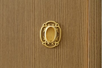 中古　高級品　大阪泉州桐箪笥の名門・初音の総桐箪笥　田中家具製作所　総桐の衣装箪笥　定価約250万円　(R-091206)