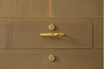 中古　高級品　大阪泉州桐箪笥の名門・初音の総桐箪笥　田中家具製作所　総桐の衣装箪笥　定価約250万円　(R-091206)