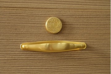 中古　高級品　大阪泉州桐箪笥の名門・初音の総桐箪笥　田中家具製作所　総桐の衣装箪笥　定価約250万円　(R-091206)