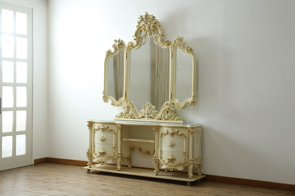 中古　美品　イタリア高級家具　SILIK(シリック)　ふんだんにあしらわれた彫刻と三面鏡が華やかなドレッサー　定価約250万円　(R-091207)