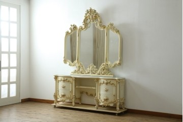 中古　美品　イタリア高級家具　SILIK(シリック)　ふんだんにあしらわれた彫刻と三面鏡が華やかなドレッサー　定価約250万円　(R-091207)