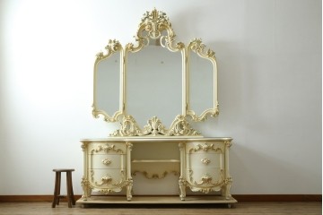 中古　美品　イタリア高級家具　SILIK(シリック)　ふんだんにあしらわれた彫刻と三面鏡が華やかなドレッサー　定価約250万円　(R-091207)