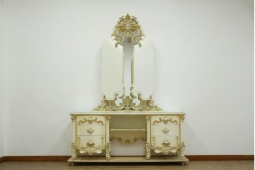 中古　美品　イタリア高級家具　SILIK(シリック)　ふんだんにあしらわれた彫刻と三面鏡が華やかなドレッサー　定価約250万円　(R-091207)