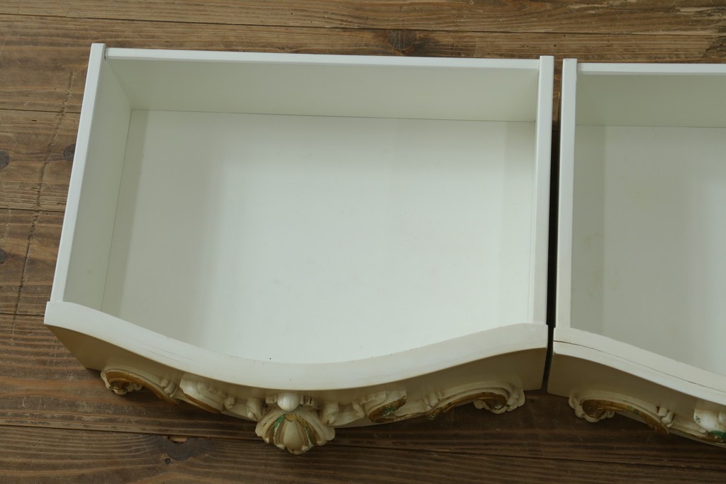 中古　美品　イタリア高級家具　SILIK(シリック)　ふんだんにあしらわれた彫刻と三面鏡が華やかなドレッサー　定価約250万円　(R-091207)