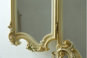 中古　美品　イタリア高級家具　SILIK(シリック)　ふんだんにあしらわれた彫刻と三面鏡が華やかなドレッサー　定価約250万円　(R-091207)