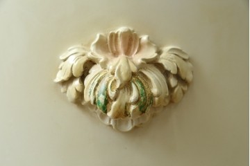 中古　美品　イタリア高級家具　SILIK(シリック)　ふんだんにあしらわれた彫刻と三面鏡が華やかなドレッサー　定価約250万円　(R-091207)
