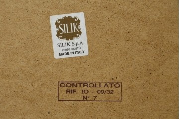 中古　美品　イタリア高級家具　SILIK(シリック)　ふんだんにあしらわれた彫刻と三面鏡が華やかなドレッサー　定価約250万円　(R-091207)