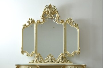 中古　美品　イタリア高級家具　SILIK(シリック)　花や葉を立体的にあしらった優美な三面鏡　(R-091208)