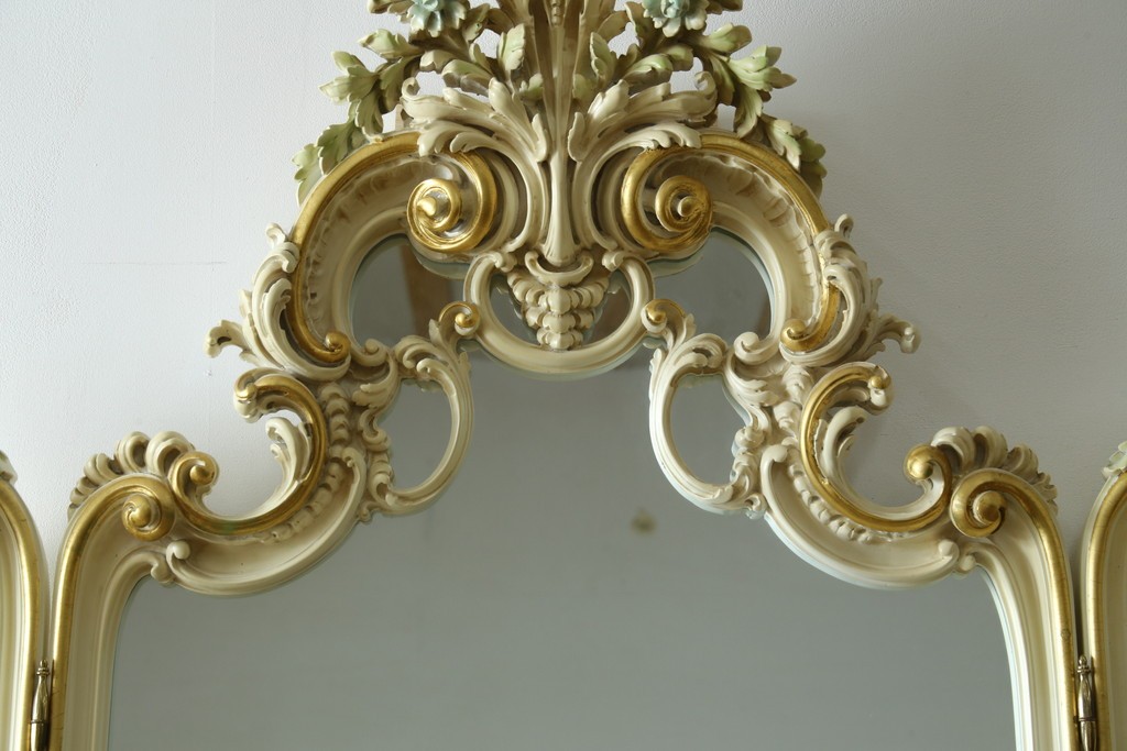 中古　美品　イタリア高級家具　SILIK(シリック)　花や葉を立体的にあしらった優美な三面鏡　(R-091208)