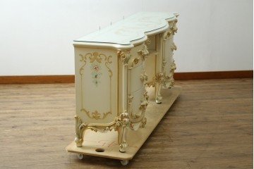 中古　美品　イタリア高級家具　SILIK(シリック)　花の絵柄と立体装飾が優美なサイドボード　(R-091209)
