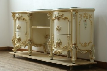 中古　美品　イタリア高級家具　SILIK(シリック)　花の絵柄と立体装飾が優美なサイドボード　(R-091209)