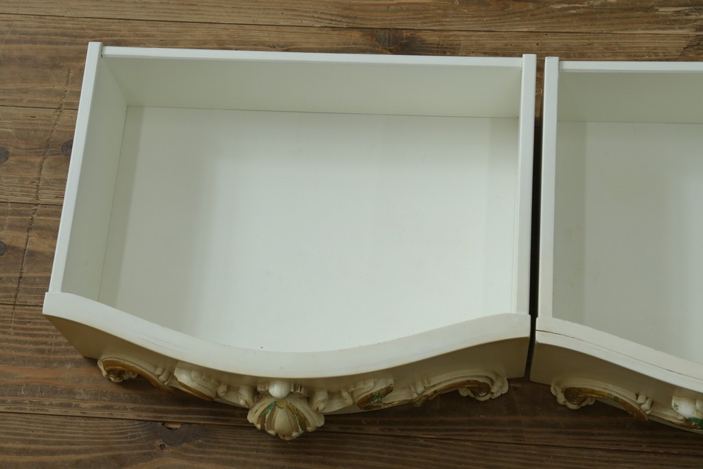 中古　美品　イタリア高級家具　SILIK(シリック)　花の絵柄と立体装飾が優美なサイドボード　(R-091209)