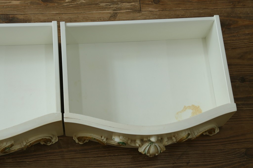 中古　美品　イタリア高級家具　SILIK(シリック)　花の絵柄と立体装飾が優美なサイドボード　(R-091209)
