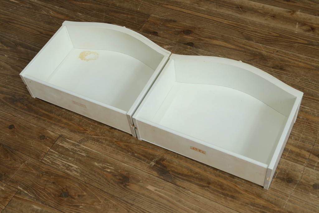 中古　美品　イタリア高級家具　SILIK(シリック)　花の絵柄と立体装飾が優美なサイドボード　(R-091209)
