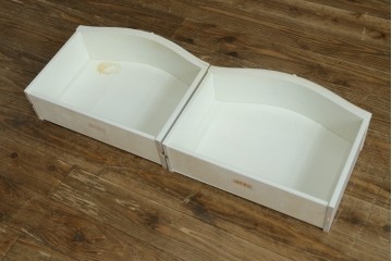 中古　美品　イタリア高級家具　SILIK(シリック)　花の絵柄と立体装飾が優美なサイドボード　(R-091209)