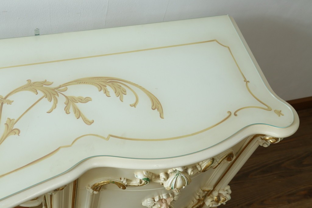 中古　美品　イタリア高級家具　SILIK(シリック)　花の絵柄と立体装飾が優美なサイドボード　(R-091209)