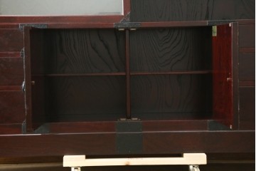 中古　美品　希少な廃番品!!　二本松工藝館　田中家具　55民芸飾棚　重厚な金具使いのサイドボード　(R-091211)