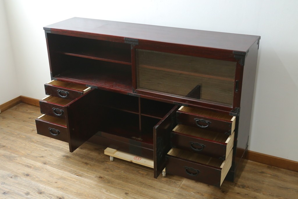 中古　美品　希少な廃番品!!　二本松工藝館　田中家具　55民芸飾棚　重厚な金具使いのサイドボード　(R-091211)