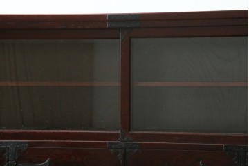 中古　美品　希少な廃番品!!　二本松工藝館　田中家具　55民芸飾棚　重厚な金具使いのサイドボード　(R-091211)
