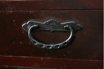 中古　美品　希少な廃番品!!　二本松工藝館　田中家具　55民芸飾棚　重厚な金具使いのサイドボード　(R-091211)