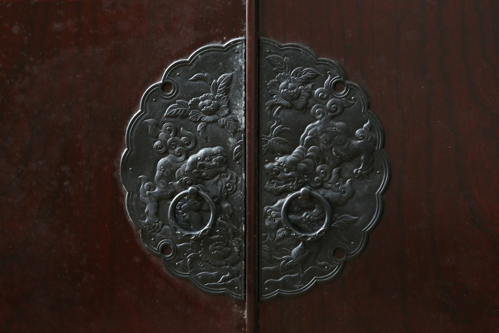 中古　美品　希少な廃番品!!　二本松工藝館　田中家具　55民芸飾棚　重厚な金具使いのサイドボード　(R-091211)