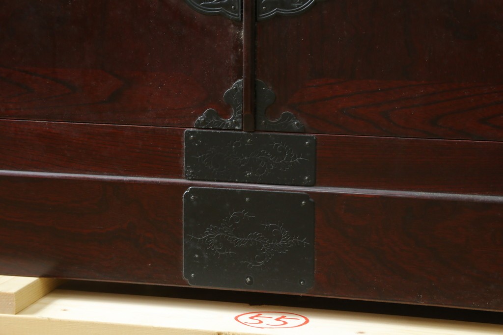 中古　美品　希少な廃番品!!　二本松工藝館　田中家具　55民芸飾棚　重厚な金具使いのサイドボード　(R-091211)
