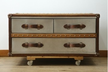 中古　イギリス　ハロ(HALO)　ストーニーハースト スモールコーヒーテーブル(STONYHURST SMALL COFFEE TABLE)　ブラッシュドスチール　ヴィンテージトランクをモチーフにしたローテーブル　定価約26万円　(R-091212)
