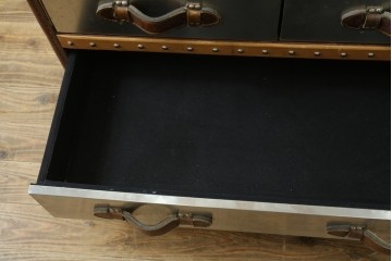 中古　イギリス　ハロ(HALO)　ストーニーハースト スモールコーヒーテーブル(STONYHURST SMALL COFFEE TABLE)　ブラッシュドスチール　ヴィンテージトランクをモチーフにしたローテーブル　定価約26万円　(R-091212)