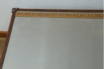 中古　イギリス　ハロ(HALO)　ストーニーハースト スモールコーヒーテーブル(STONYHURST SMALL COFFEE TABLE)　ブラッシュドスチール　ヴィンテージトランクをモチーフにしたローテーブル　定価約26万円　(R-091212)