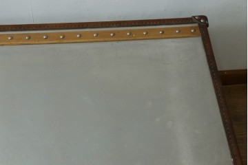 中古　イギリス　ハロ(HALO)　ストーニーハースト スモールコーヒーテーブル(STONYHURST SMALL COFFEE TABLE)　ブラッシュドスチール　ヴィンテージトランクをモチーフにしたローテーブル　定価約26万円　(R-091212)