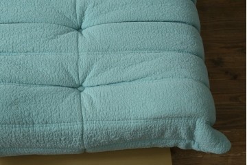 中古　美品　フランス　ligne roset(リーン・ロゼ)　ROSETTOGO(ロゼトーゴ)　淡いブルーとふっくらとしたフォルムが特徴的なパフ　(R-091213)