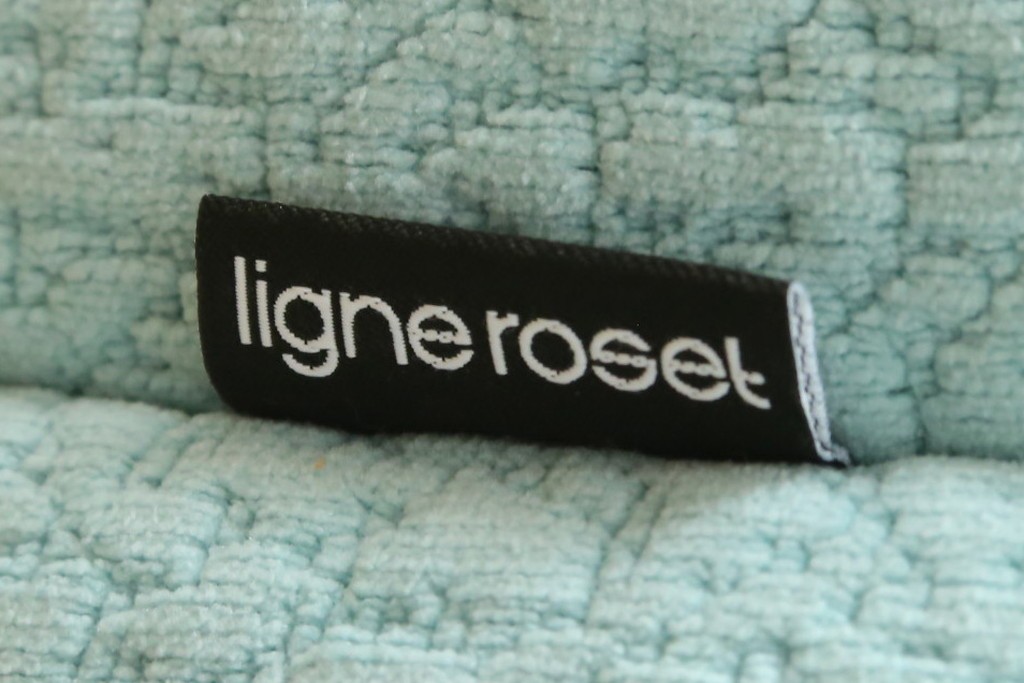 中古　美品　フランス　ligne roset(リーン・ロゼ)　ROSETTOGO(ロゼトーゴ)　淡いブルーとふっくらとしたフォルムが特徴的なパフ　(R-091213)