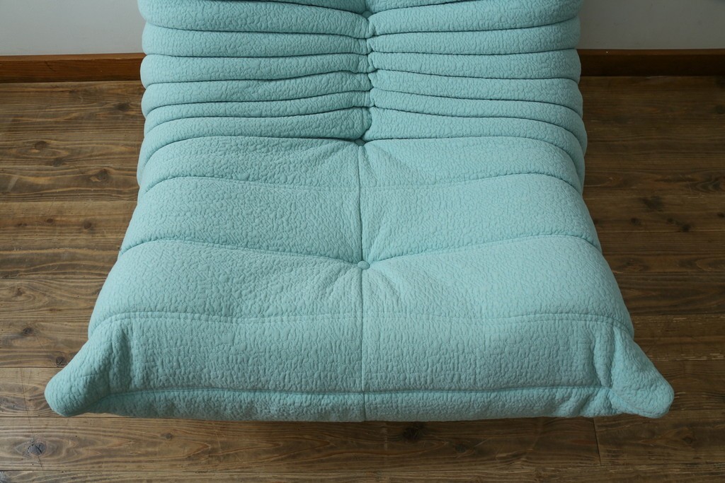 中古　美品　フランス　ligne roset(リーン・ロゼ)　ROSETTOGO(ロゼトーゴ)　ふっくらと包み込むようなフォルムが魅力の1人掛けソファ　(R-091214)