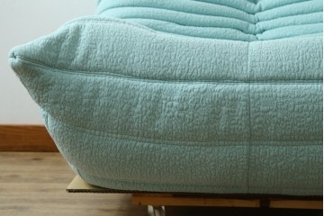 中古　美品　フランス　ligne roset(リーン・ロゼ)　ROSETTOGO(ロゼトーゴ)　ふっくらと包み込むようなフォルムが魅力の1人掛けソファ　(R-091214)