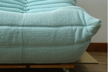 中古　美品　フランス　ligne roset(リーン・ロゼ)　ROSETTOGO(ロゼトーゴ)　ふっくらと包み込むようなフォルムが魅力の1人掛けソファ　(R-091214)