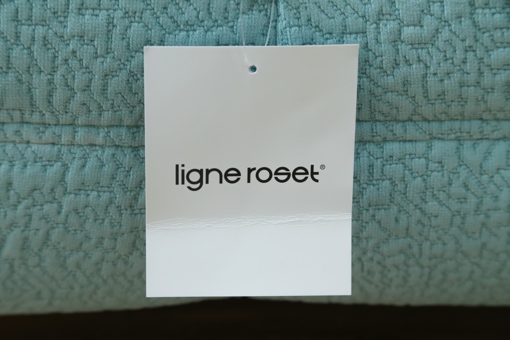 中古　美品　フランス　ligne roset(リーン・ロゼ)　ROSETTOGO(ロゼトーゴ)　ふっくらと包み込むようなフォルムが魅力の1人掛けソファ　(R-091214)