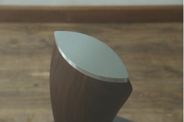 中古　美品　アクタス取り扱い　porada(ポラダ)　SPIN(スピン)　ガラス天板とらせん状の支柱がスタイリッシュなダイニングテーブル　定価約47万円　(R-091215)