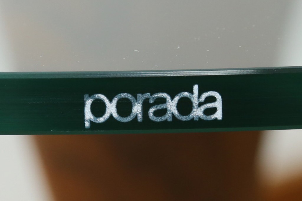 中古　美品　アクタス取り扱い　porada(ポラダ)　SPIN(スピン)　ガラス天板とらせん状の支柱がスタイリッシュなダイニングテーブル　定価約47万円　(R-091215)